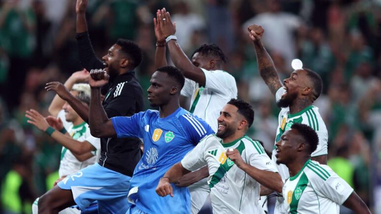 أسطورة الهلال: الأهلي فعل المستحيل ولا يوجد فريق مثله